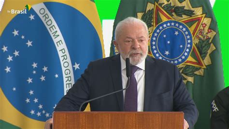 Lula deixa hospital em Brasília após procedimento no quadril Política