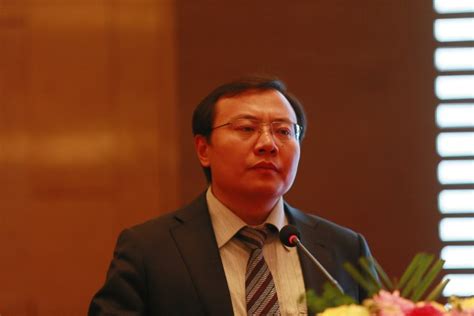 曾喊出“5000点不是梦”的经济学家任泽平，官宣转型“情感博主”财富号东方财富网