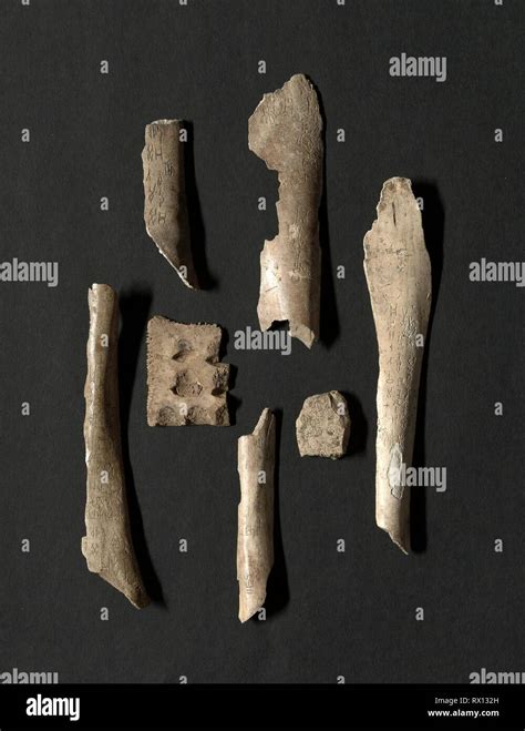 Oracle bones chinese hi-res stock photography and images - Alamy