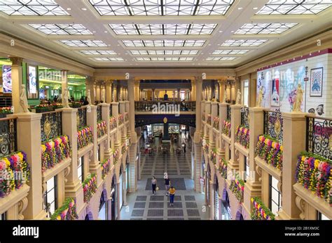 Shopping Mall Of The Parisian Hotel Macau China Stock Photo Alamy