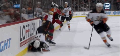 Ducks' Corey Perry Crushed By Keith Ballard Hip Check, Leaves With Injury