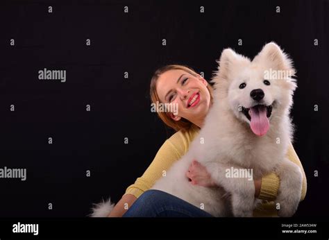 Jolie Fille Blonde Et Son Chien Banque De Photographies Et Dimages Haute R Solution Alamy