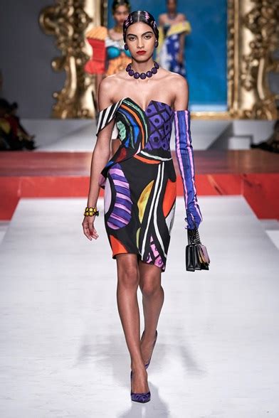 Sfilata Moschino Milano Collezioni Primavera Estate 2020 Vogue