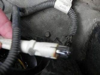 Замена лампы ближнего света на Шевроле Каптива: фото и видео