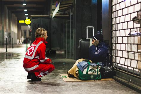 Il Diritto alla salute tra povertà e inclusione Croce Rossa Area