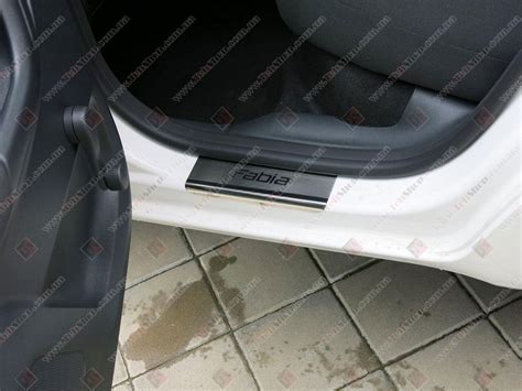 Накладки порогов Skoda Fabia II цена. Защитные накладки внутренних ...