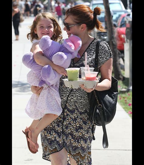 Photo Alyson Hannigan Et Sa Fille Dans Les Rues De Santa Monica Le