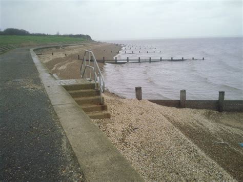 The seafront at Grain on a bleak Good Friday Photo | UK Beach Guide