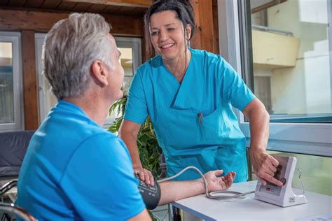 Professionelle Pflege in der Birkle Klinik Bodensee Fürsorge und