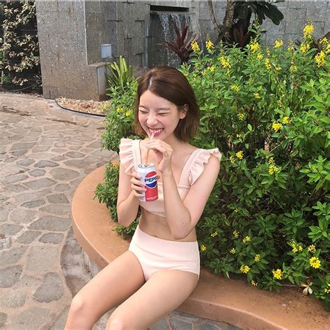 mẫu bikini xinh xắn đang làm mưa làm gió trên các bãi biển mùa hè này Thời trang Việt Giải Trí