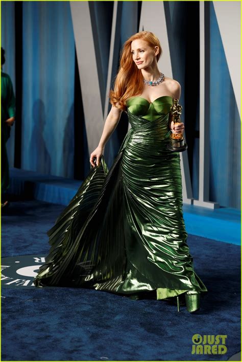 Oscar Winner Jessica Chastain Is a Green Goddess at Oscars 2022 After ...