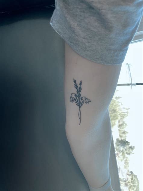 January birth flower tattoo. - MELTBLOGS