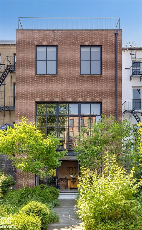 19th Century Brooklyn Townhouse In Cobble Hill Cozy Comfy Couch