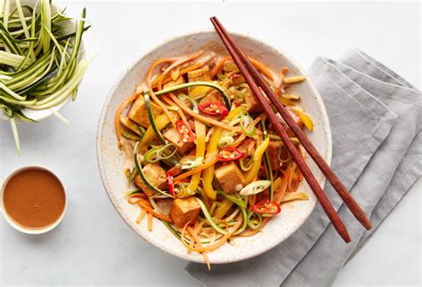 Healthy Vegan recipe | Tofu Pad Thai with courgette noodles