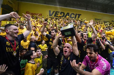 Guarulhos vence Suzano e conquista o Paulista de vôlei masculino pela