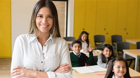 Día Del Maestro Cuánto Gana Un Docente En México Reporte 32 Mx El