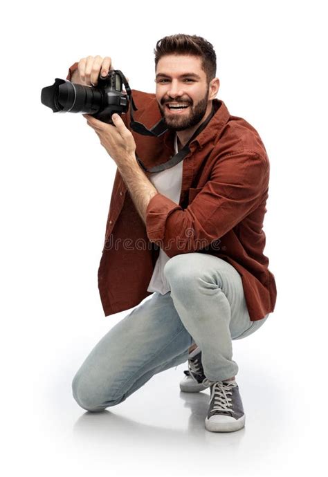 Hombre Sonriente O Fotógrafo Con Cámara Digital Imagen de archivo