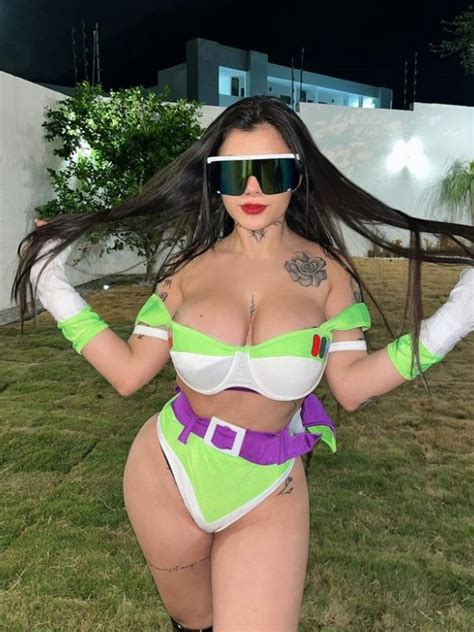 Famosos Al Desnudo De Karely Ruiz Como Buzz Lightyear A Maribel Guardia En Bikini Los