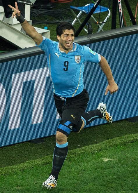 Luis Suarez Pictures with High Quality Photos