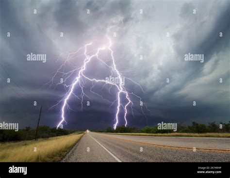 Storm Chaser Has Captured Incredible Footage From The Eye Of America S