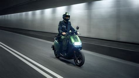 Meet Gogoro Crossover Gx Electric Scooter With Battery Swapping