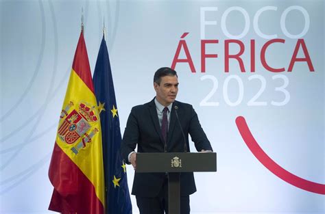 Sánchez escenifica su apuesta por África con un viaje a Angola y