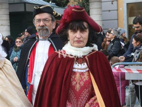 A Savona inizia il Carnevale è sbarcato Re Cicciolin in piazza Sisto