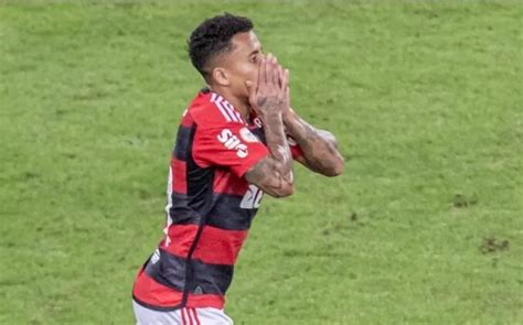 Flamengo Allan tem lesão no pé e está fora das finais da Copa do