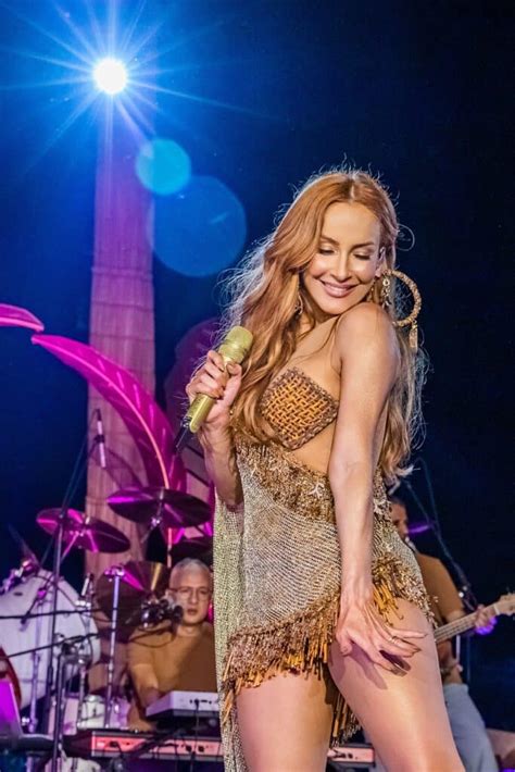 Claudia Leitte lança o álbum Ao vivo na Prainha da Claudinha completo