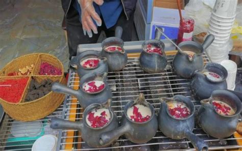 Quên trà chanh giã tay đi đang xuất hiện hot trend trà sữa nướng đất nung Trung Quốc