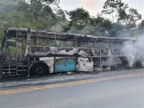 Nibus De Turismo Pega Fogo Na Br E Bagagens Dos Passageiros S O