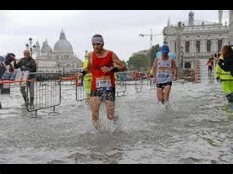 La maratona di Venezia si è corsa con l acqua a 120 centimetri YouTube