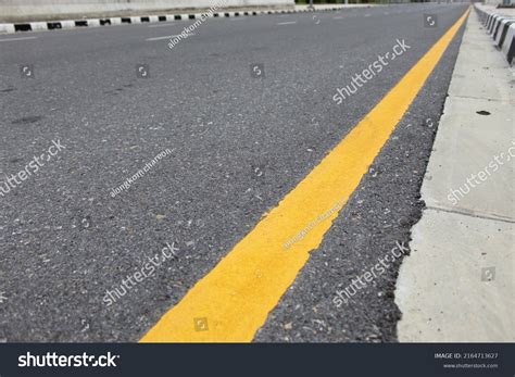 6.937 Road Edge Lines Images, Stock Photos & Vectors | Shutterstock