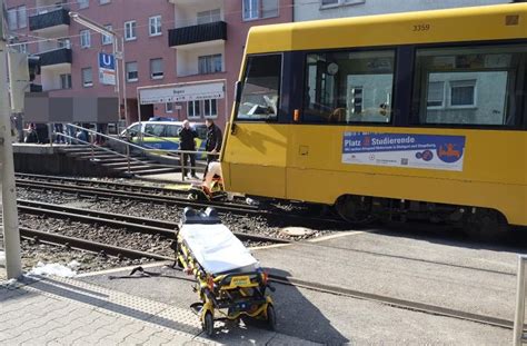 Stuttgart S D Mann Bei Stadtbahn Unfall Schwer Verletzt