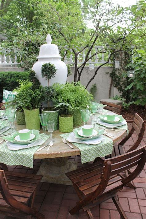 GardenRant: Garden Table