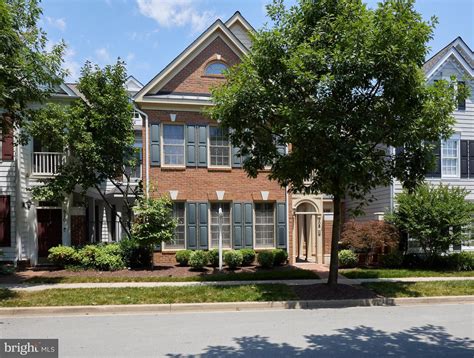 908 Oak Knoll Ter, Rockville, MD 20850 - See Est. Value, Schools & More