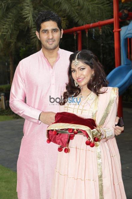 Tulsi Kumar Celebrated Karvachauth With Husband Hitesh Ralhan In New