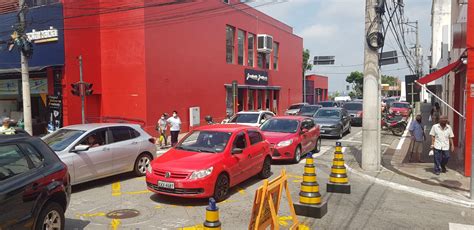 Revitaliza O Interdita Trecho Da Rua Xv E Congestiona Tr Nsito Na