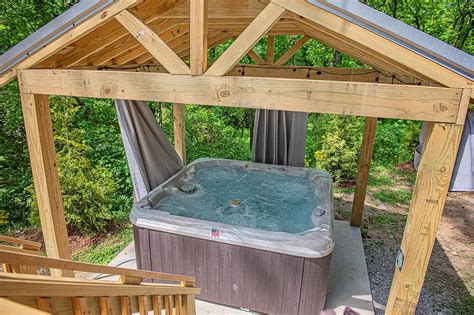 Maggie Cabin Enjoy Nature From A Forest Hot Tub
