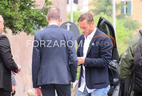 Gallery Totti E Ilary Al Battesimo Di Isabel Forzaroma Info