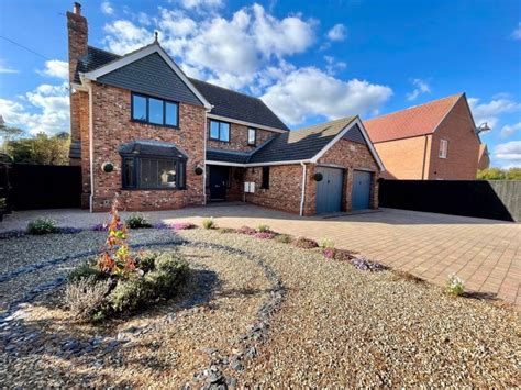 4 Bed Detached House For Sale In Grange Farm Lane Humberston Grimsby