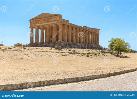 Templo De Concordia En El Valle De Los Templos De Agrigento Imagen De