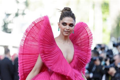 Photo Deepika Padukone Mont E Des Marches Du Film Les Eternels