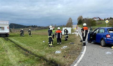 Vorfahrt missachtet Lkw Fahrer übersieht Autofahrerin bei Winkelbrunn