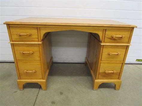 Maple Drawer Desk Oberman Auctions