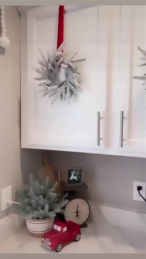 How To Quickly Hang Wreaths On Kitchen Cabinets Artofit