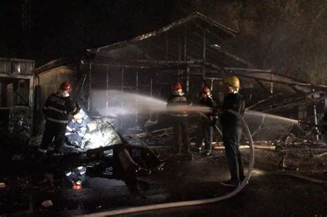 Incendiu La Un Restaurant Din Afuma I Dup Ce O Ma In A Lovit Eava De