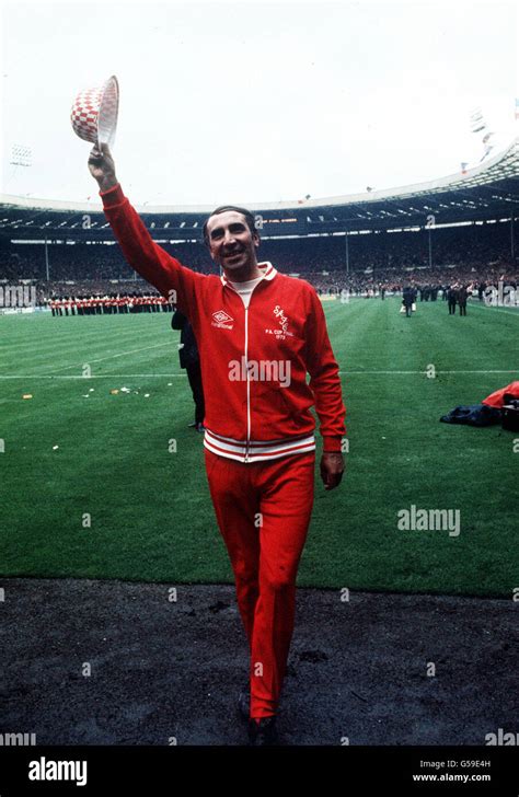 Happy Bob Stokoe Sunderland S Manager After They Beat Leeds United 1