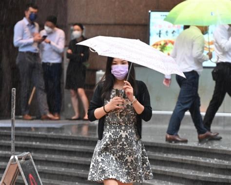 雷暴警告正生效 今日大致多雲有驟雨