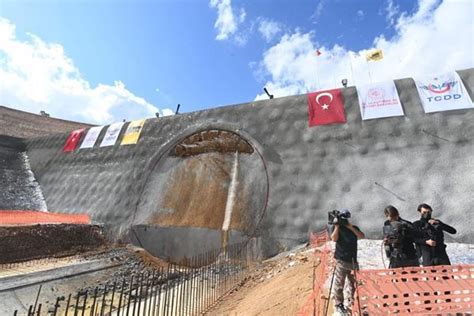 Tunnel Breakthrough Marks Progress With Ankara Izmir High Speed Line